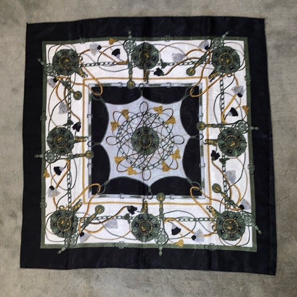 Vintage Lion And Tassel Medallion Print Scarf - Picture 9 of 11